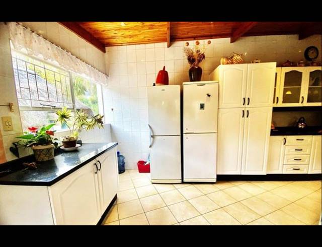 5 BEDROOM HOUSE FOR SALE IN GLENVISTA